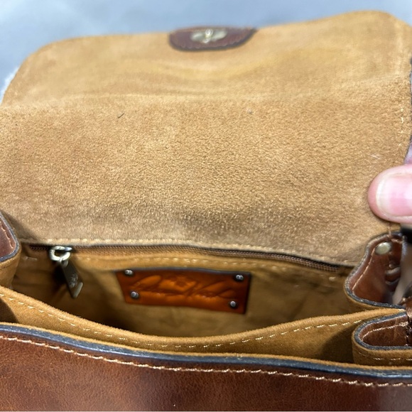 NWT Patricia Nash Leather Finch Sherpa Crossbody Bag with dust bag - Picture 8 of 12